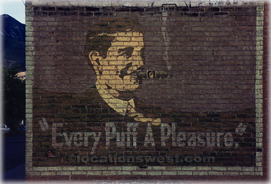 smoke shop wall advertising
